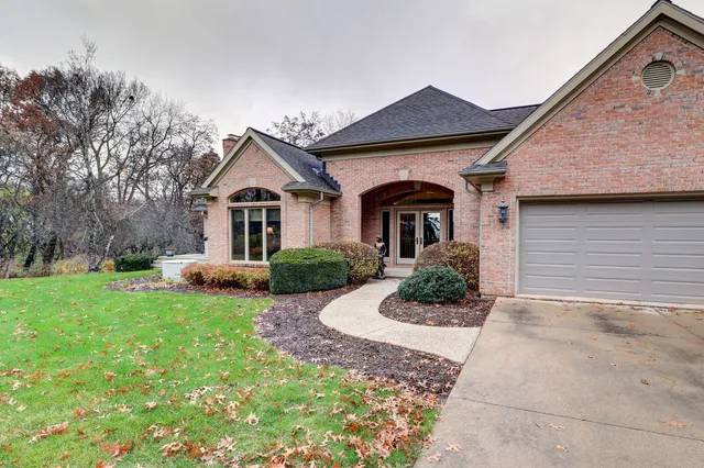 $899,900 | 17619 Grandview Drive, Sterling, IL 61081