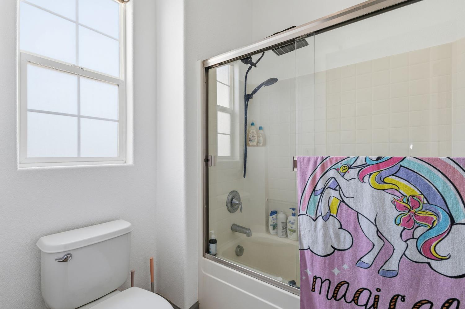 4215 Riopel Avenue Denair, CA 95316 - Photo 31 of 62 a bathroom with a bathtub and a shower curtain