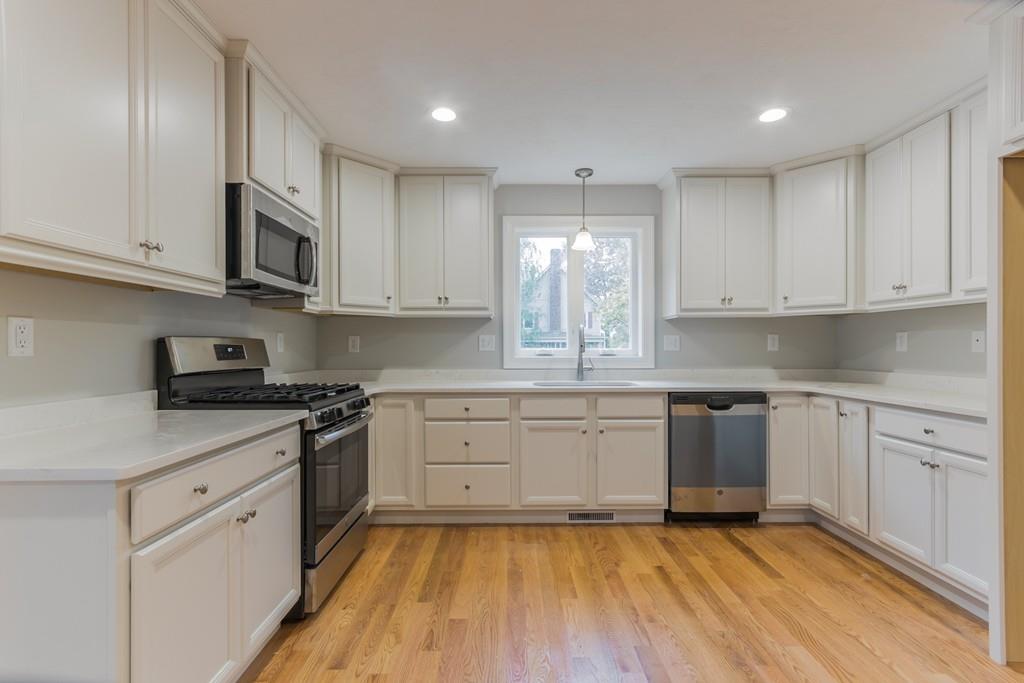 40 Concord Road Billerica, MA 01821 - Photo 3 of 35