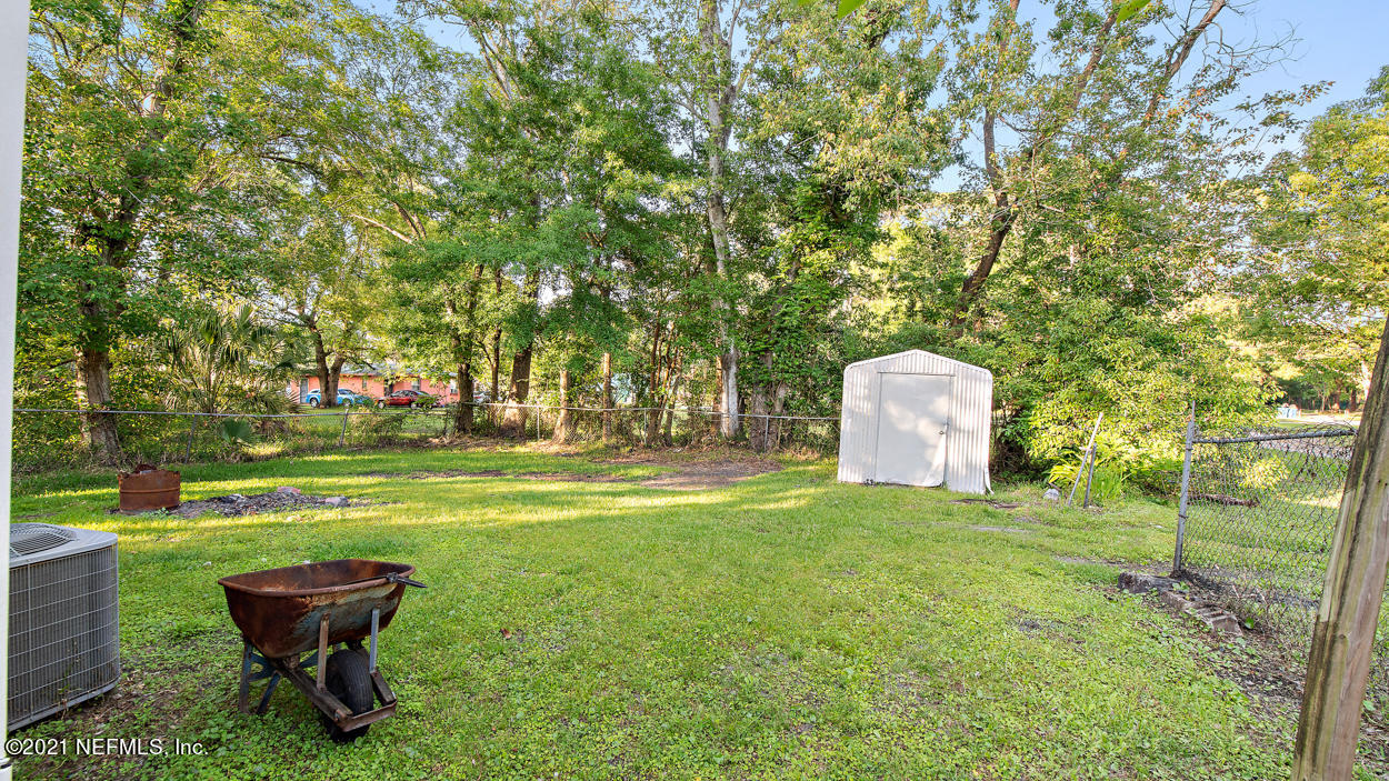 5751 Benedict Road Jacksonville, FL 32209 - Photo 11 of 11 a garden view with a seating space