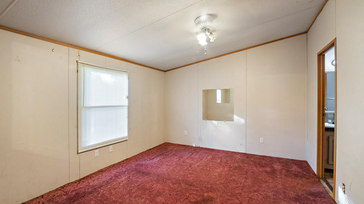 5751 Benedict Road Jacksonville, FL 32209 - Photo 4 of 11 an empty room with windows and closet