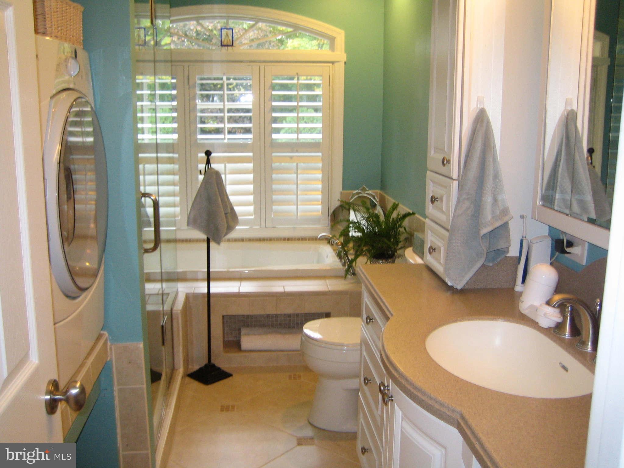 2400 Ravenview Road Lutherville-Timonium, MD 21093 - Photo 16 of 16 Bath