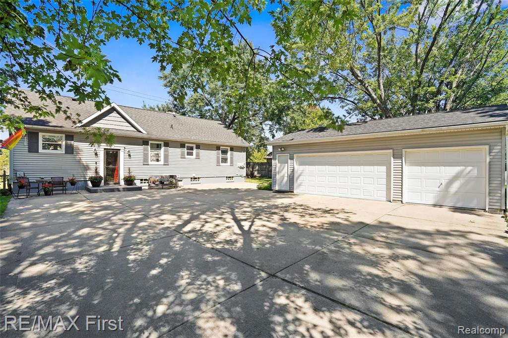570 Curzon Road Rochester Hills, MI 48307 - Photo 2 of 20