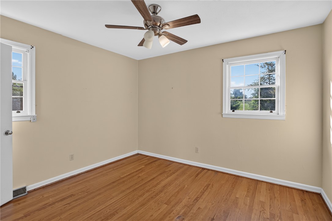 602 West Quincy Road Seneca, SC 29678 - Photo 29 of 47 Primary bedroom