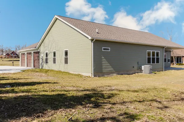 $455,000 | 704 Jonathan Lane, Carterville, IL 62918