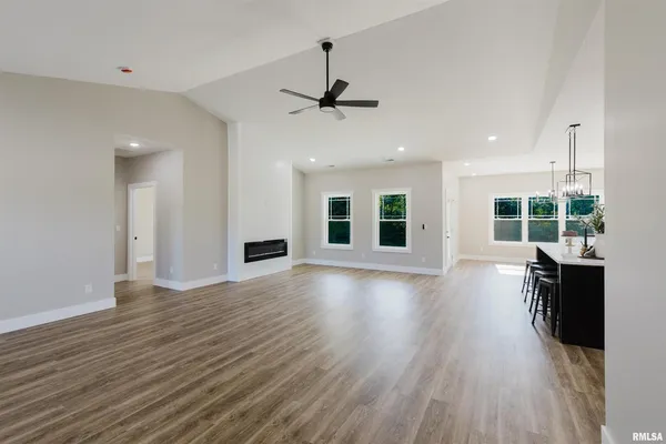 $455,000 | 704 Jonathan Lane, Carterville, IL 62918