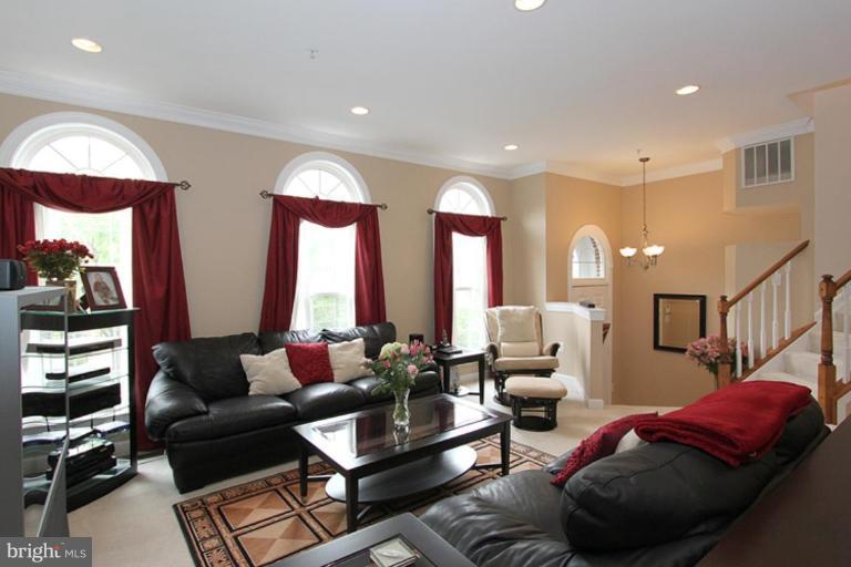 5926 Halpine Road Rockville, MD 20851 - Photo 3 of 15 Living Room