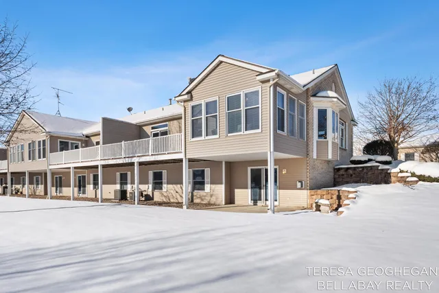 $376,000 | 2662 Cedargrove Court, Unit 26, Jenison, MI 49428