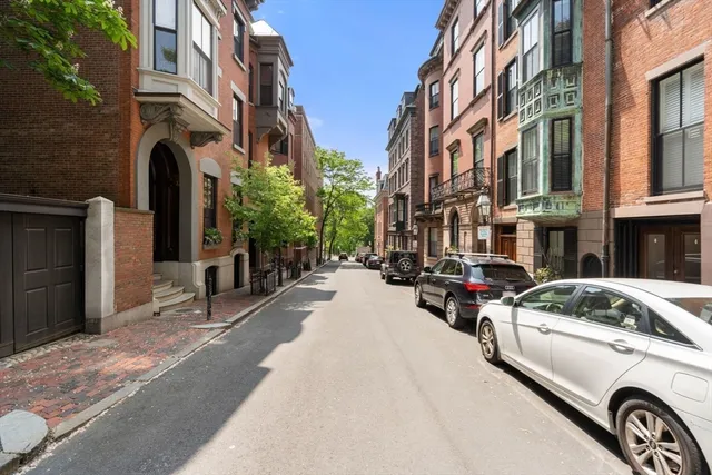 $1,934,000 | 6 Walnut Street, Unit 3, Boston, MA 02108