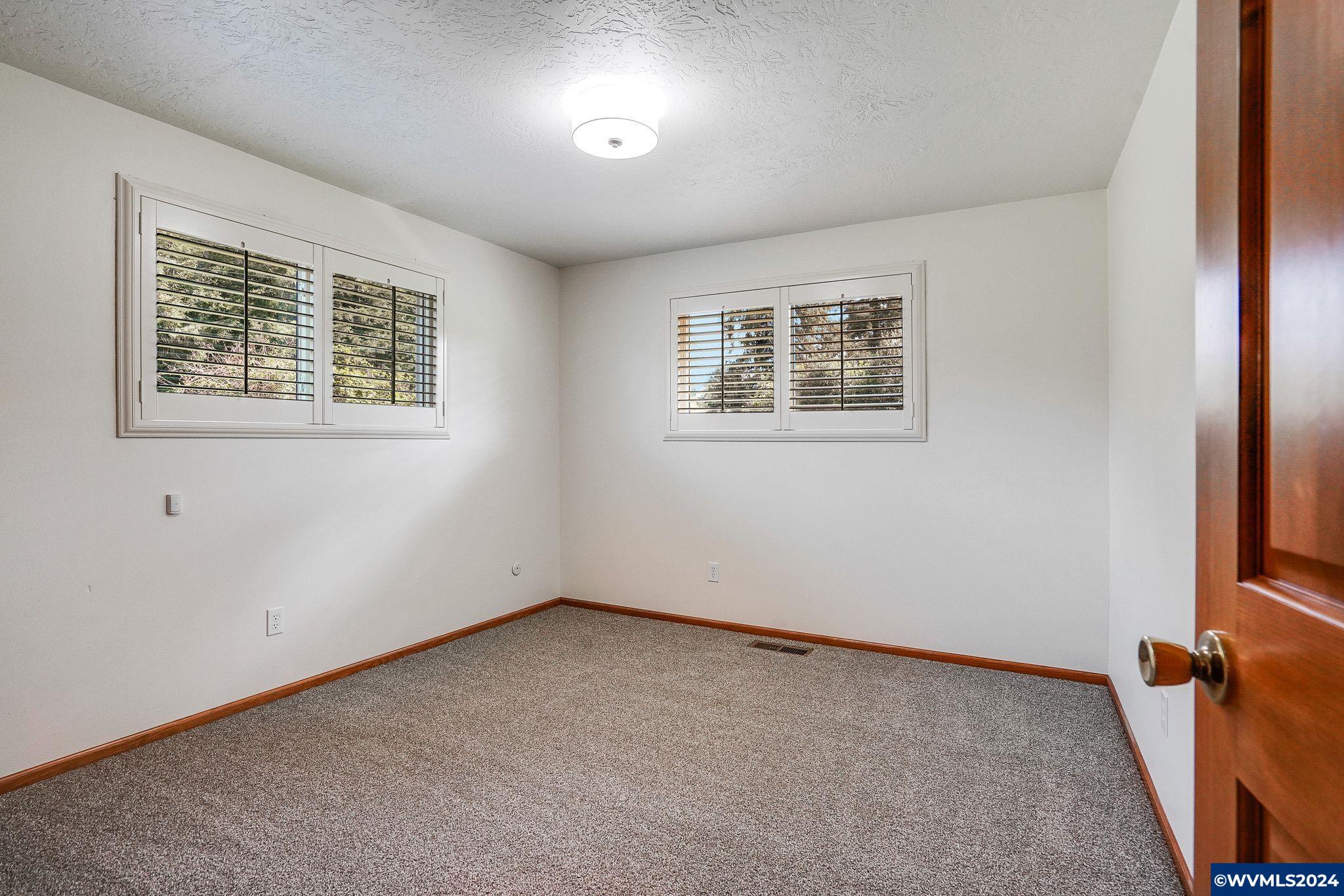 33522 Totem Pole Road Lebanon, OR 97355 - Photo 36 of 42 Gallery Image 36