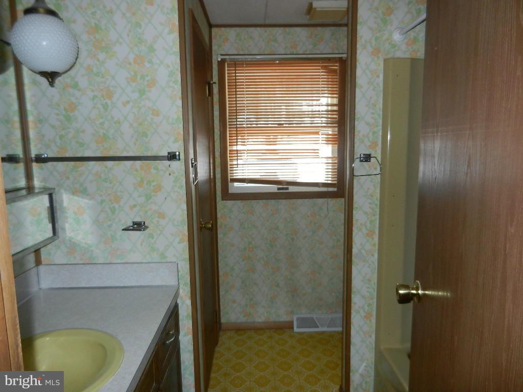 14205 Street Road Northeast Flintstone, MD 21530 - Photo 11 of 29 Bath