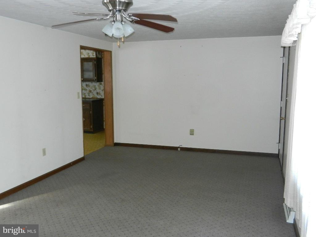 14205 Street Road Northeast Flintstone, MD 21530 - Photo 8 of 29 Living Room
