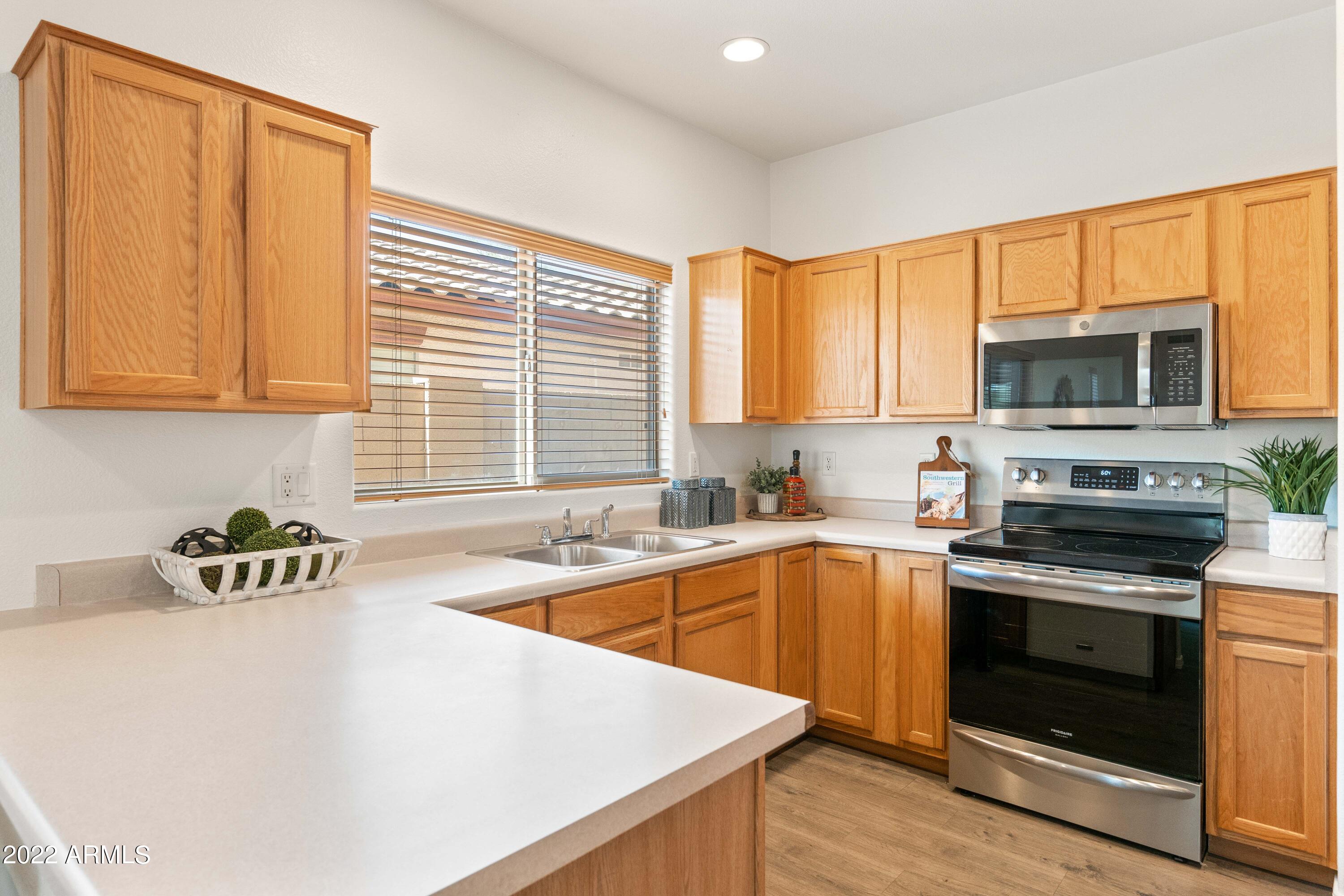 4284 South Woodshed Road Gilbert, AZ 85297 - Photo 14 of 22 Kitchen