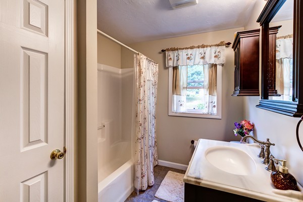 21 Saybrook Road Shrewsbury, MA 01545 - Photo 8 of 24 Gallery Image 8