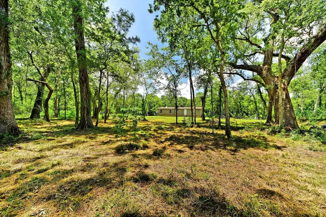 a sign that is sitting in the middle of a field