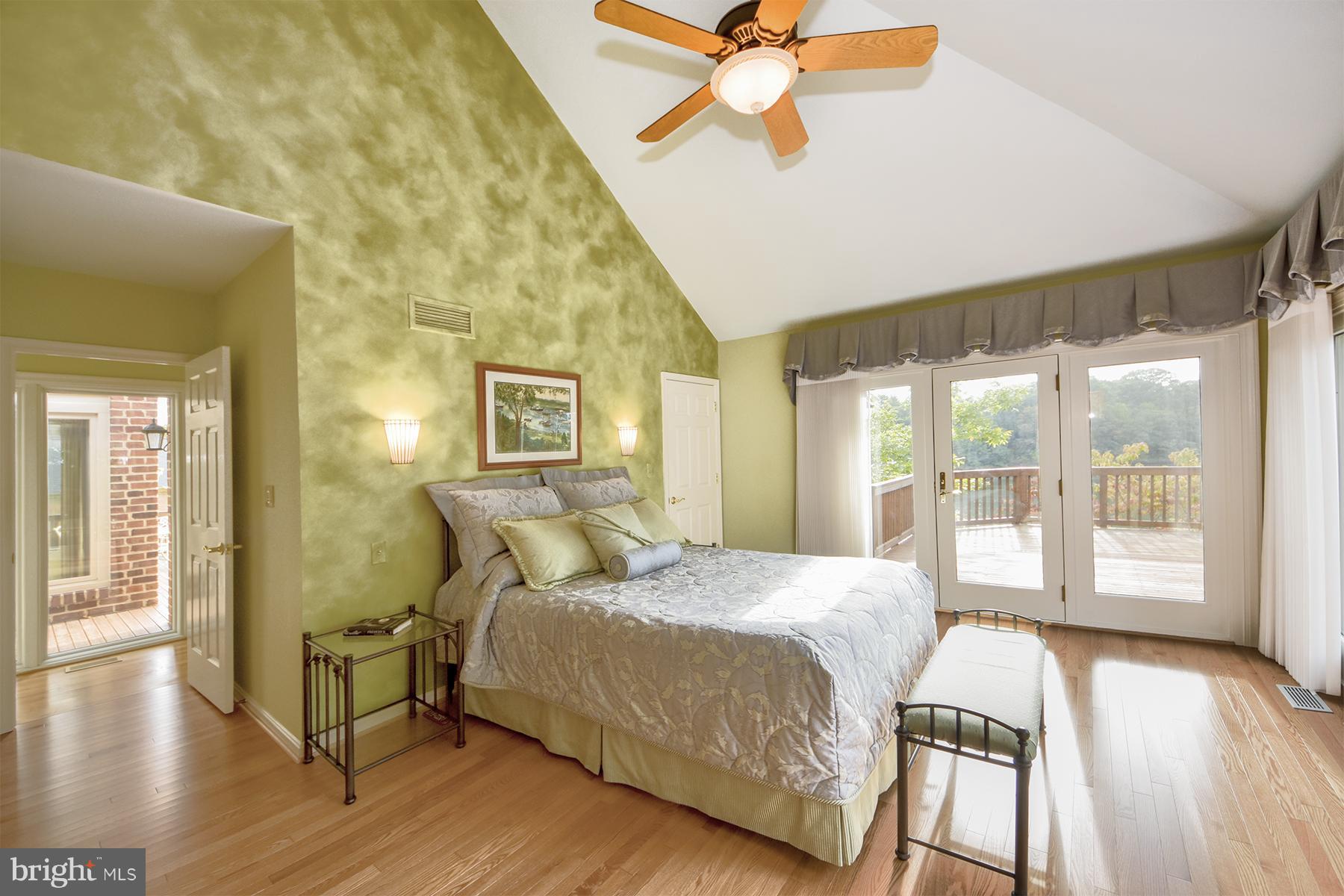 960 South River Landing Road, Unit 960 Edgewater, MD 21037 - Photo 12 of 29 Spacious master suite is located on the main level