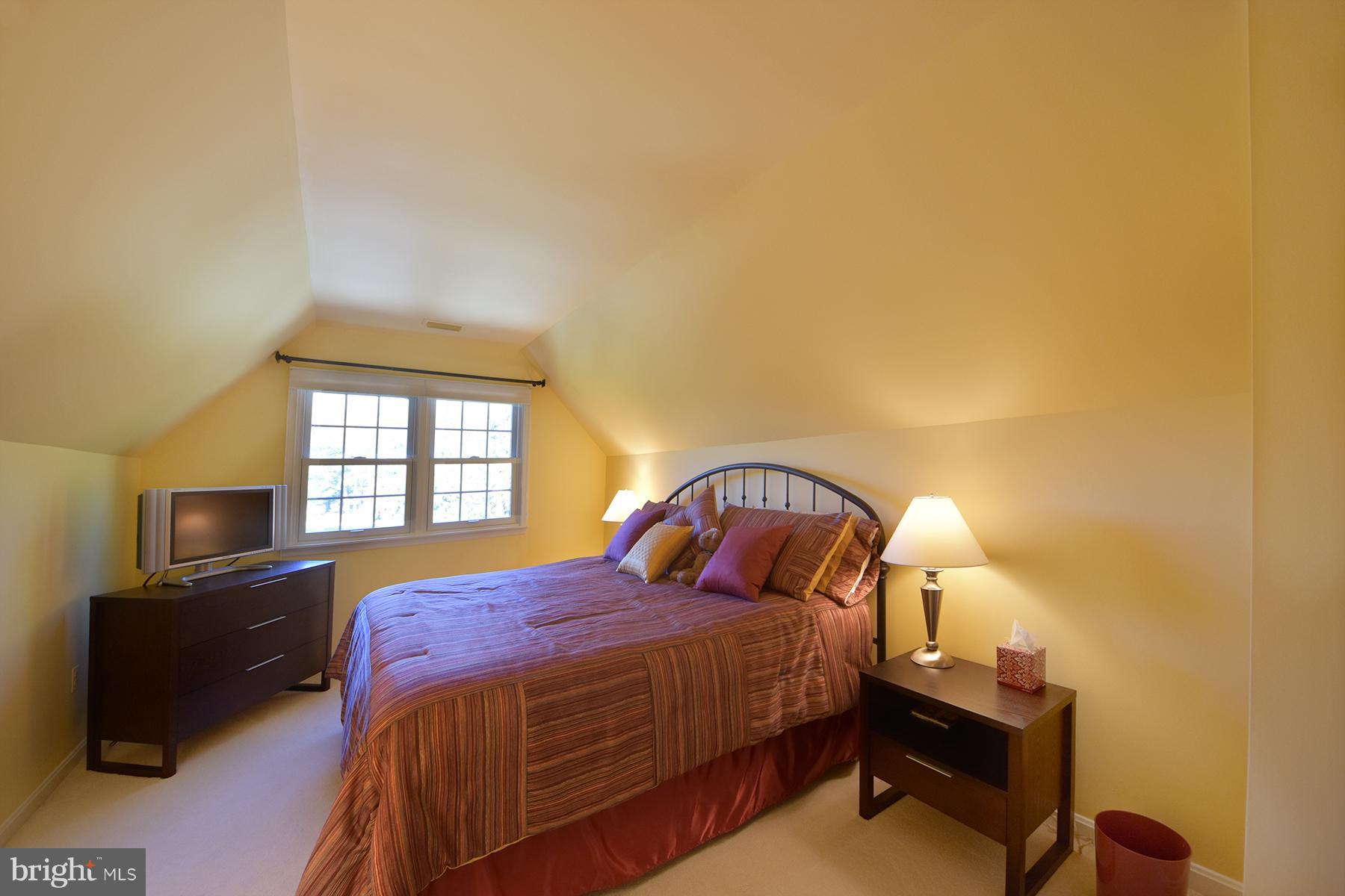960 South River Landing Road, Unit 960 Edgewater, MD 21037 - Photo 19 of 29 Third bedroom is also on the upper level