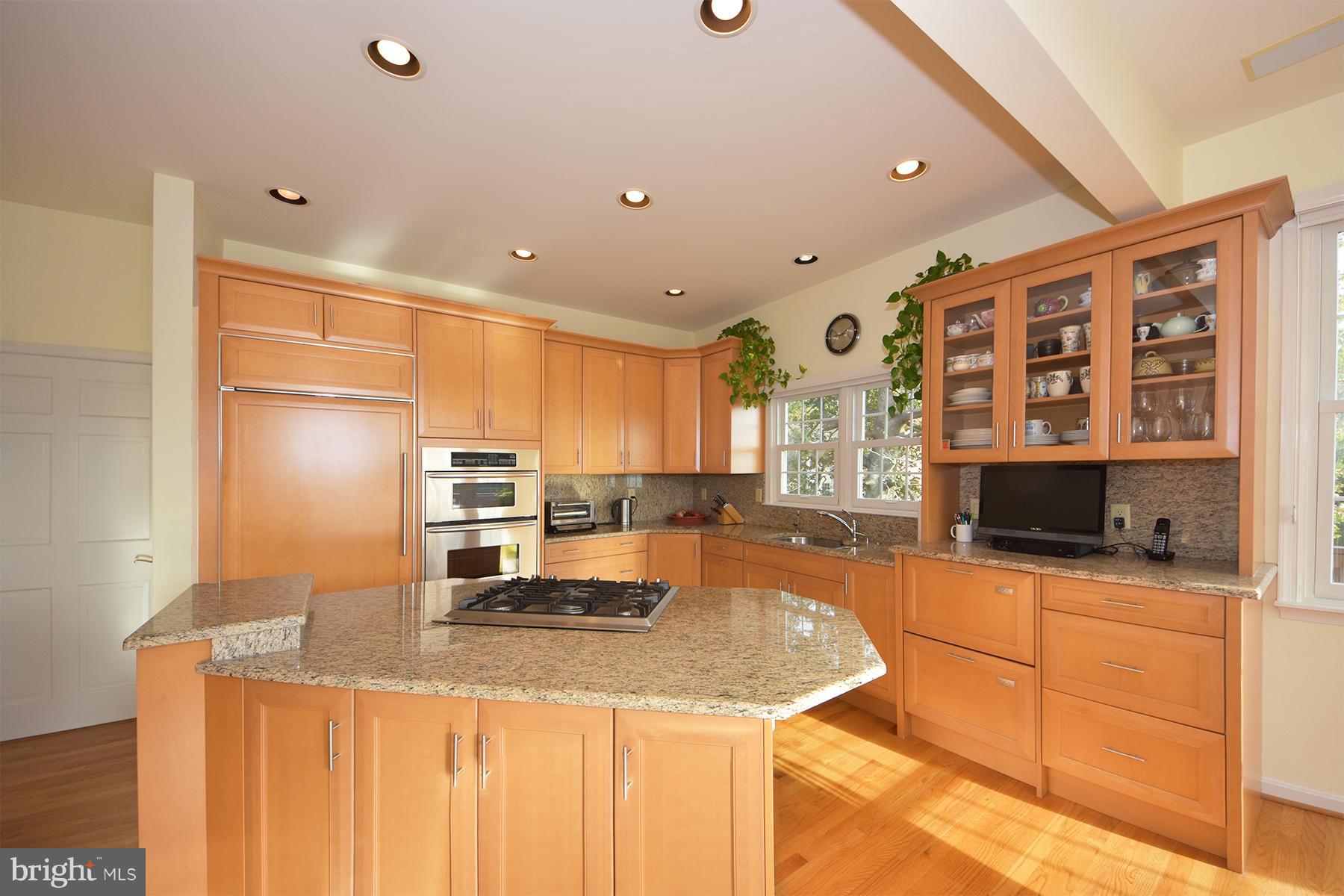 960 South River Landing Road, Unit 960 Edgewater, MD 21037 - Photo 5 of 29 Remodeled kitchen is a chef's dream