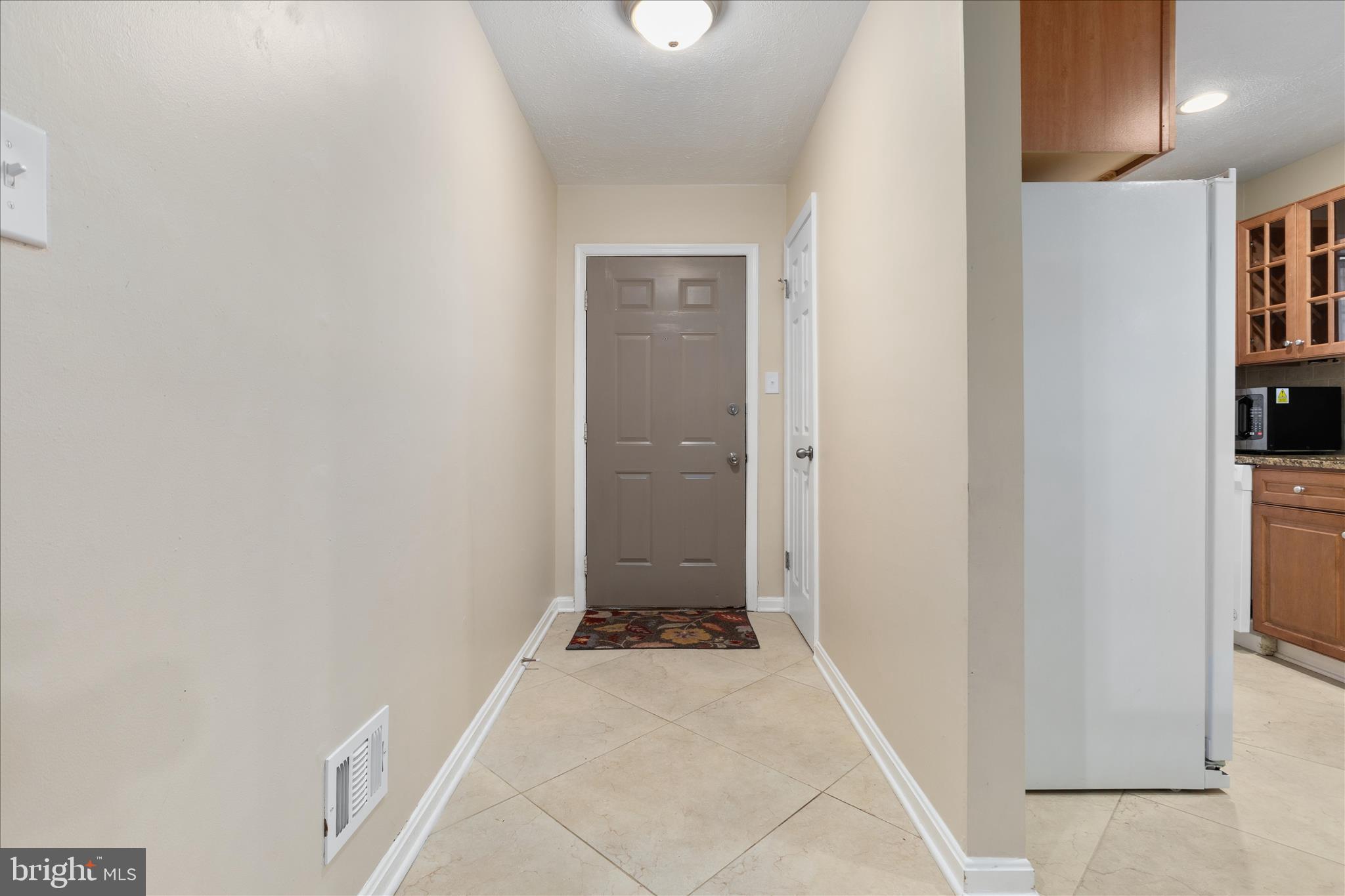 10110 Oakton Terrace Road, Unit 10110 Oakton, VA 22124 - Photo 3 of 27 Durable tile entryway