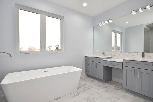 $699,000 | 3824 South Wallace Street, Chicago, IL 60609