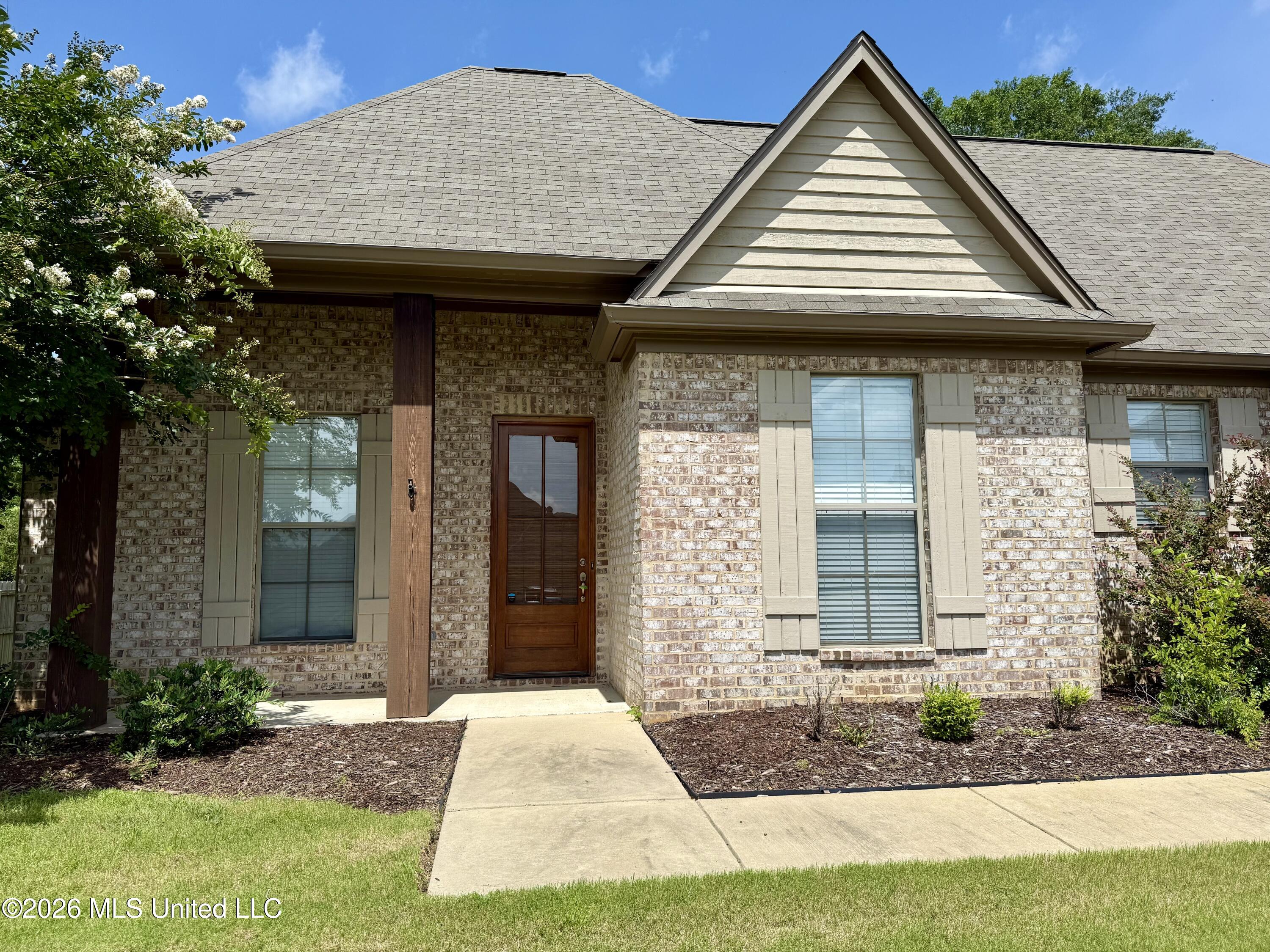 242 Falls Crossing Madison, MS 39110 - Photo 2 of 29 IMG_E9518