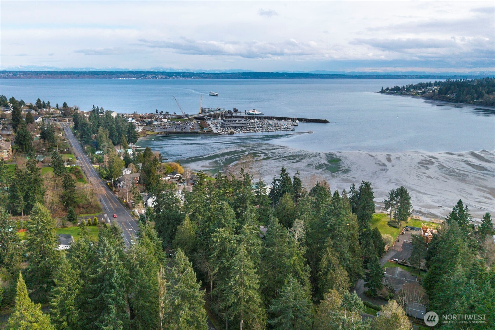 26009 Barrett Road Northeast Kingston, WA 98346 - Photo 21 of 25 a view of a lake with a city