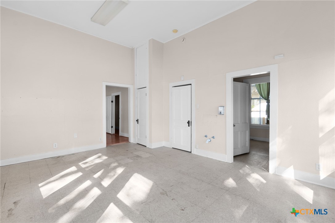 107 West 5th Street Lampasas, TX 76550 - Photo 16 of 32