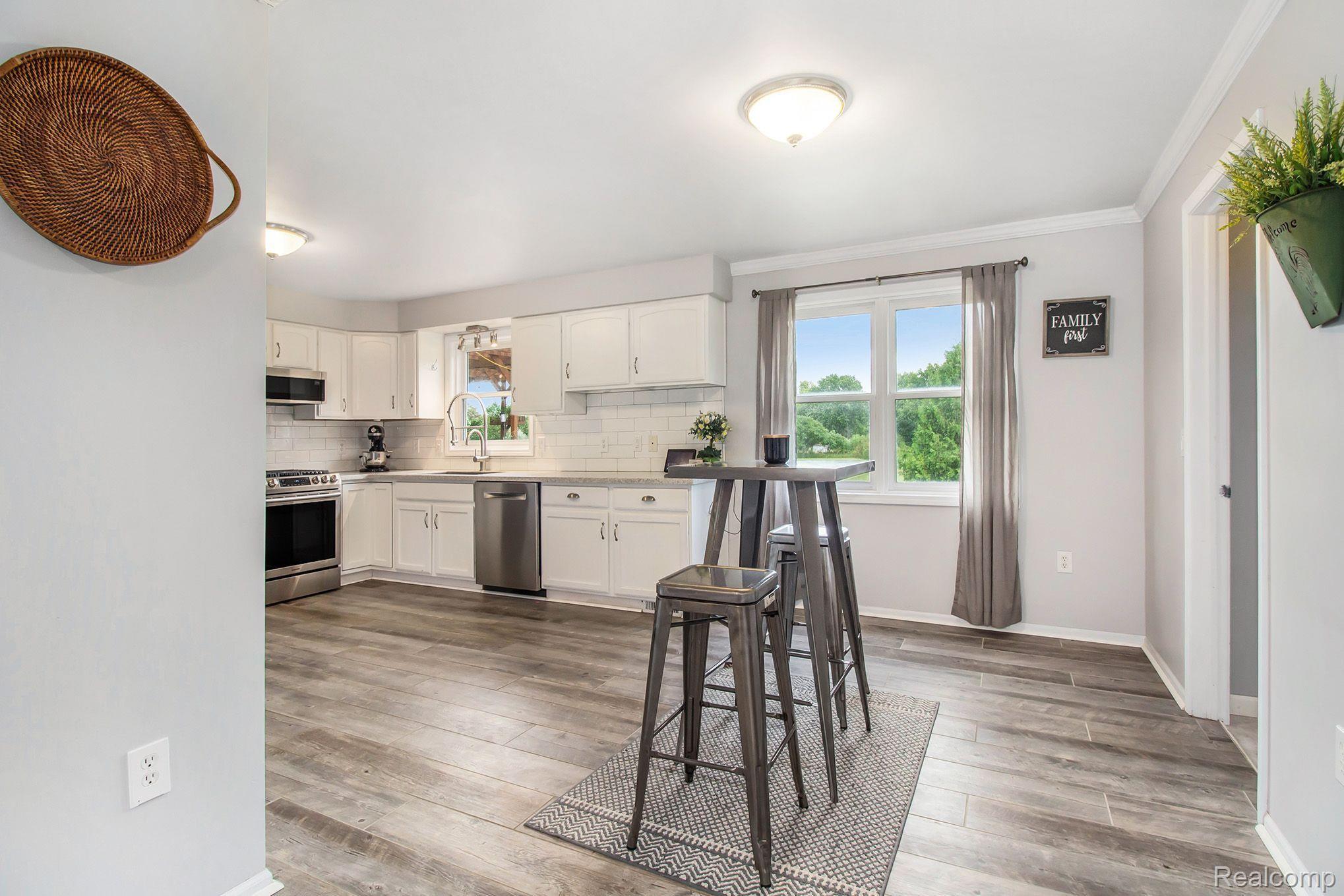 9070 White Road Linden, MI 48451 - Photo 10 of 29 In kitchen dining