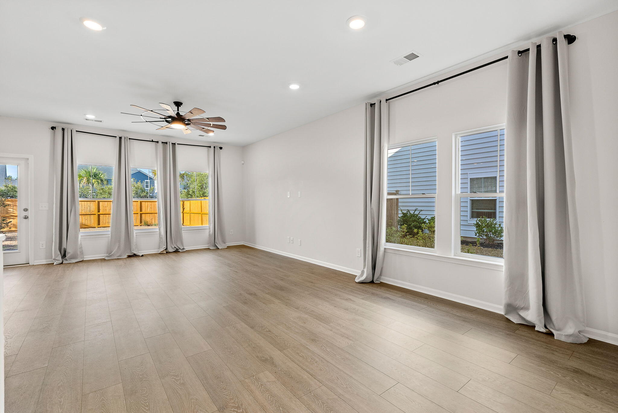 104 Country Gate Lane Summerville, SC 29485 - Photo 4 of 65 Living/Dining