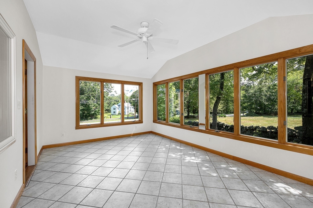 28 Ledge Road Pelham, NH 03076 - Photo 11 of 36