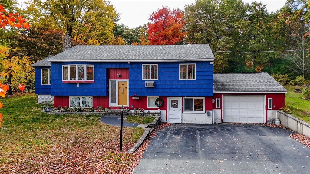 28 Ledge Road Pelham, NH 03076 - Photo 2 of 36