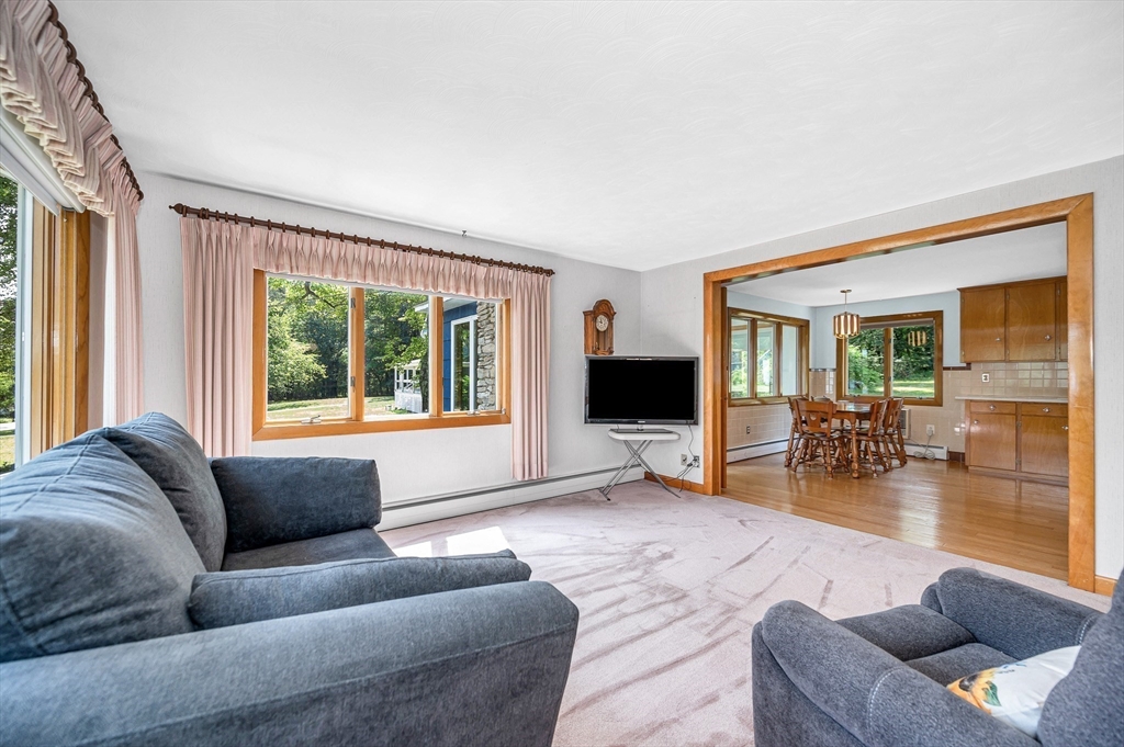 28 Ledge Road Pelham, NH 03076 - Photo 5 of 36