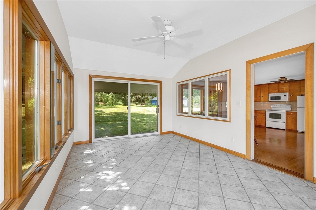 28 Ledge Road Pelham, NH 03076 - Photo 10 of 36