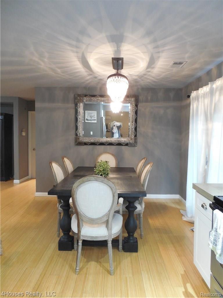 2686 New England Drive Rochester, MI 48309 - Photo 20 of 58 Dining room