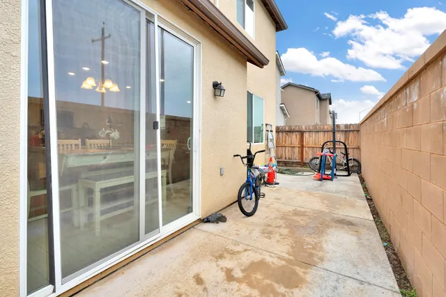 $415,000 | 6377 East Meritage Drive, Fresno, CA 93727