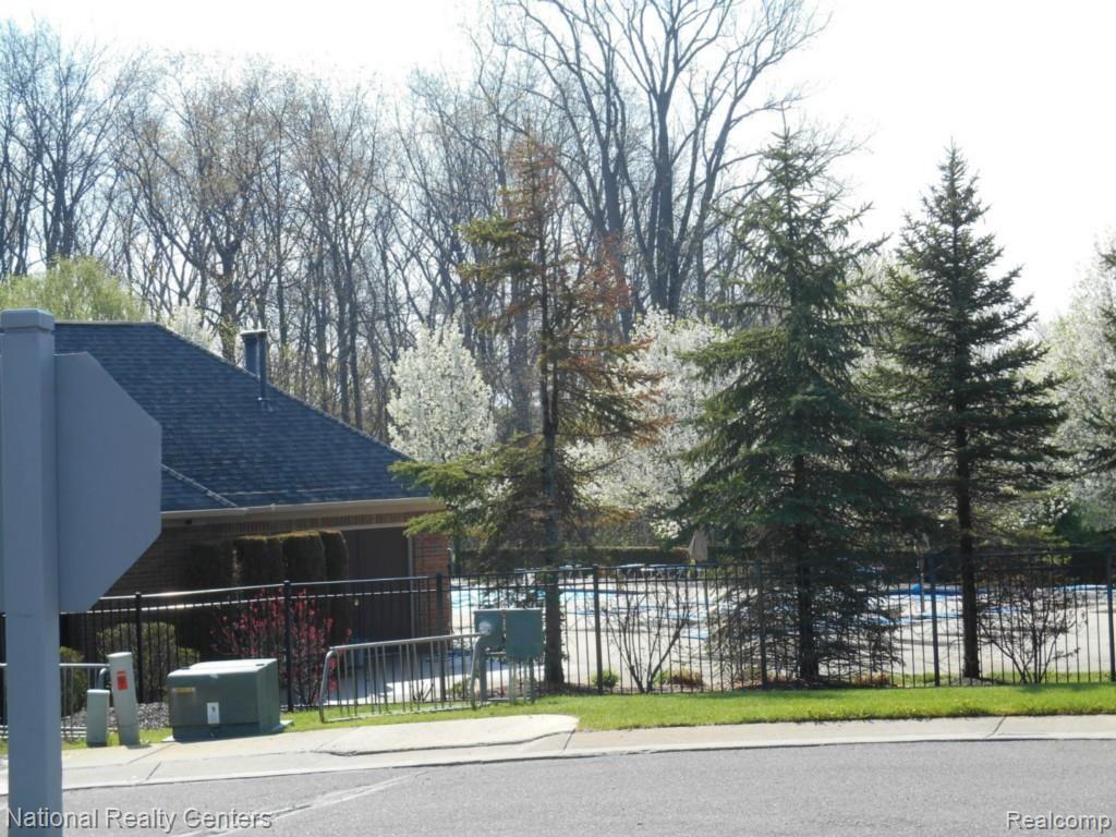 3490 Oakmonte Boulevard, Unit 126 Rochester, MI 48306 - Photo 51 of 53 DSCN0133.jpg