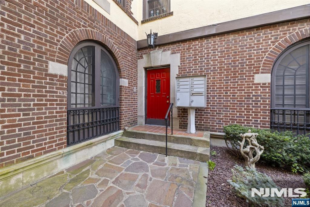 20 Garber Square, Unit C8 Ridgewood, NJ 07450 - Photo 2 of 16 Gallery Image 2
