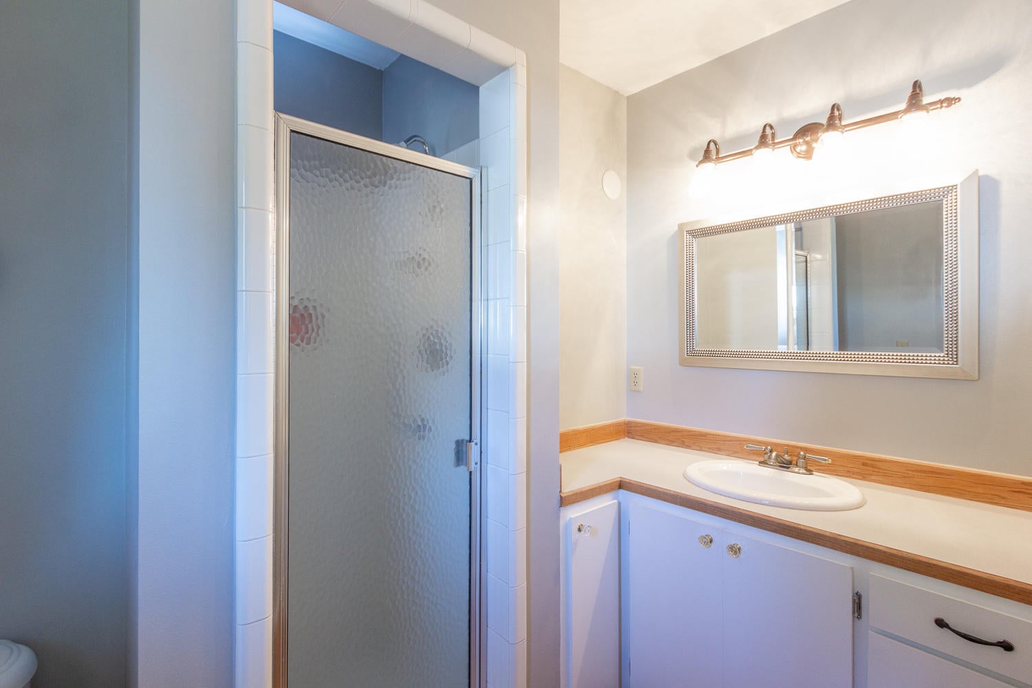 20388 Rae Road Bend, OR 97702 - Photo 30 of 30 Master Bathroom