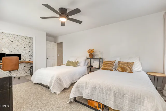 a view of a yard in the middle of a yard