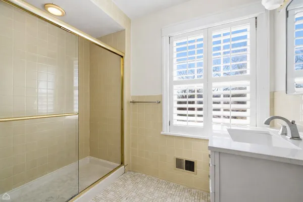 $1,300,000 | 1940 Chestnut Avenue, Wilmette, IL 60091