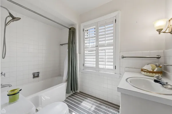 $1,300,000 | 1940 Chestnut Avenue, Wilmette, IL 60091