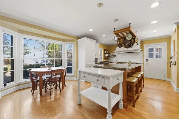 $1,300,000 | 1940 Chestnut Avenue, Wilmette, IL 60091