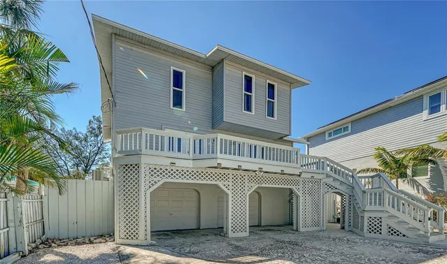 $2,240,000 | 462 Island Circle, Sarasota, FL 34242