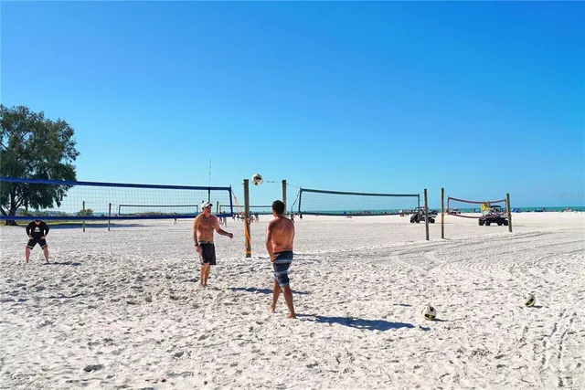 $2,240,000 | 462 Island Circle, Sarasota, FL 34242