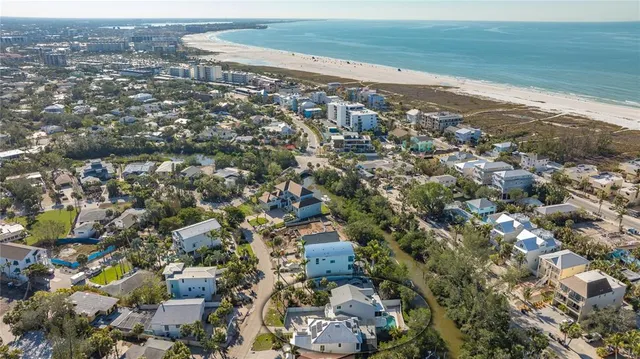 $2,240,000 | 462 Island Circle, Sarasota, FL 34242