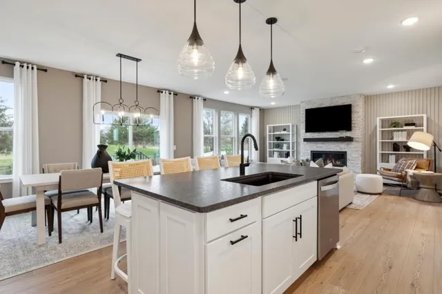 $634,090 | 4602 Island Pk Bay, Woodbury, MN 55129