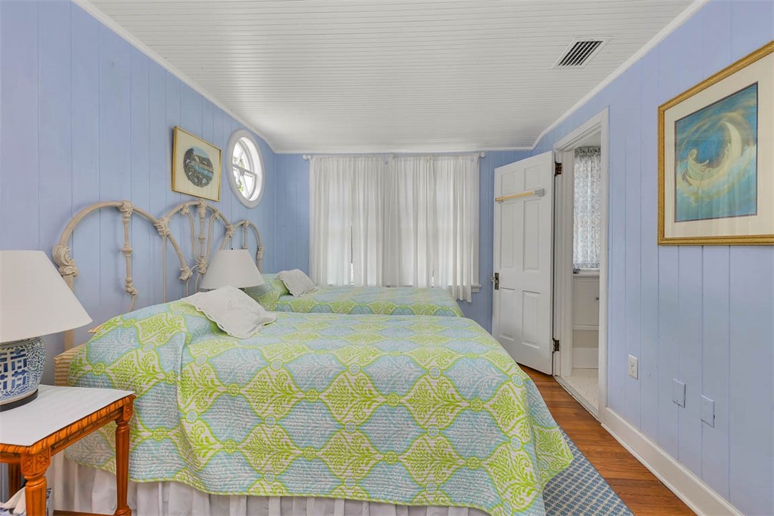2022 Bruce Circle St. Simons Island, GA 31522 - Photo 25 of 40 Upstairs bedroom 2