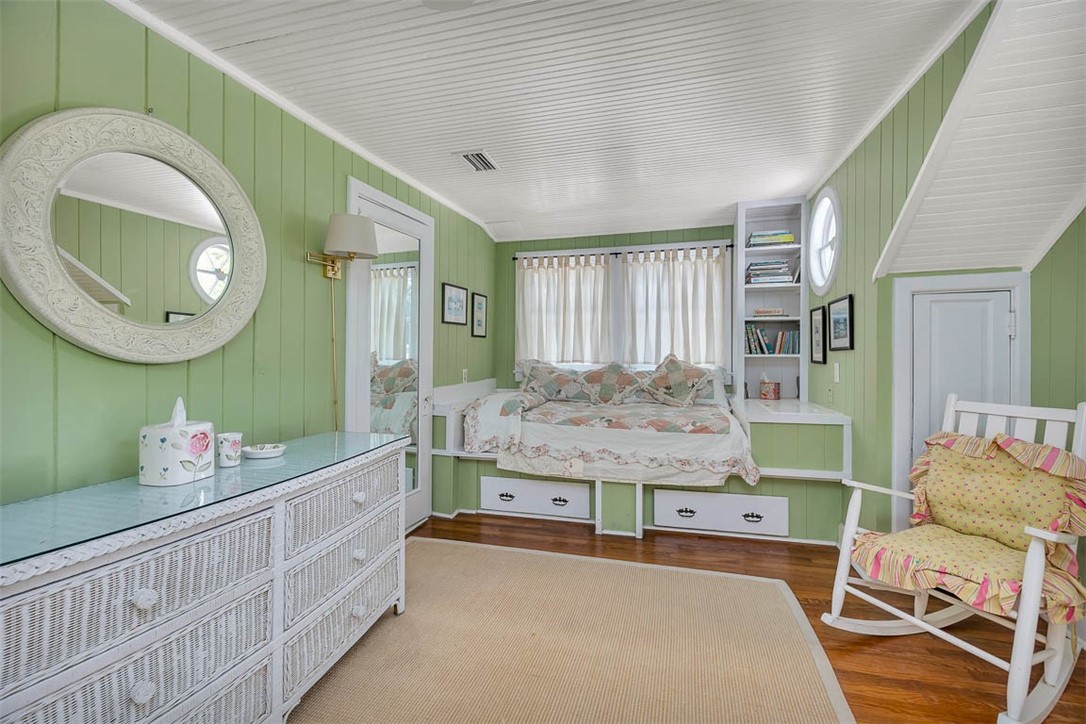 2022 Bruce Circle St. Simons Island, GA 31522 - Photo 27 of 40 Upstairs bedroom 3