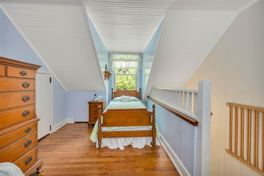 2022 Bruce Circle St. Simons Island, GA 31522 - Photo 28 of 40 Upstairs bedroom