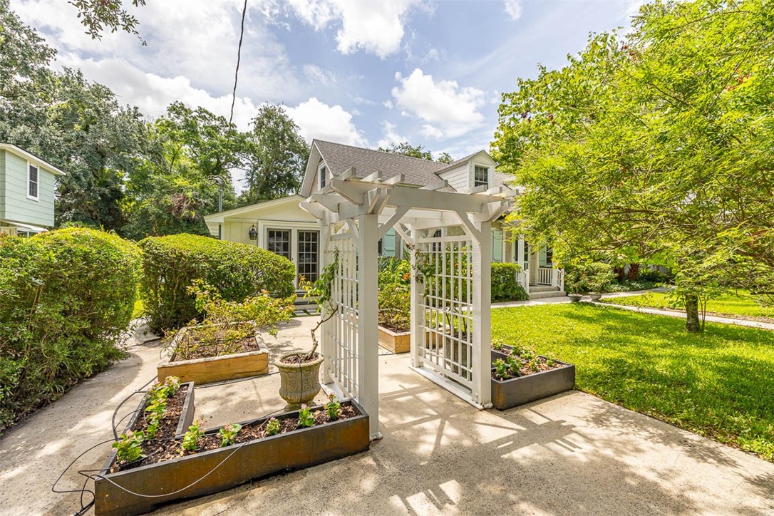 2022 Bruce Circle St. Simons Island, GA 31522 - Photo 4 of 40